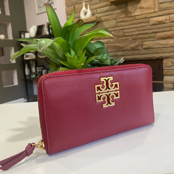 Tory Burch Handbags - Tory Burch Burgundy Leather Wallet